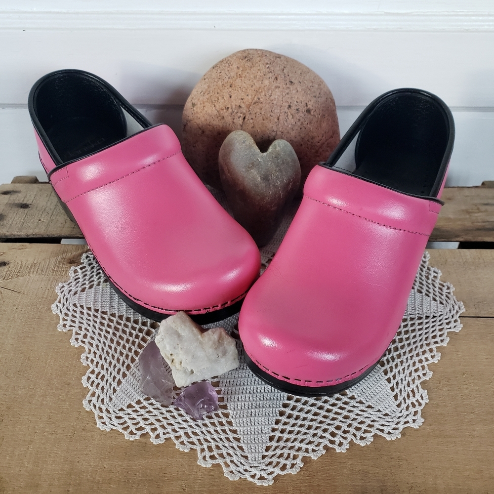 PetaL Pink Dansko Pro Clogs Azalea Floral Boho Wicked Cottage Girlhood Glinda 🌸